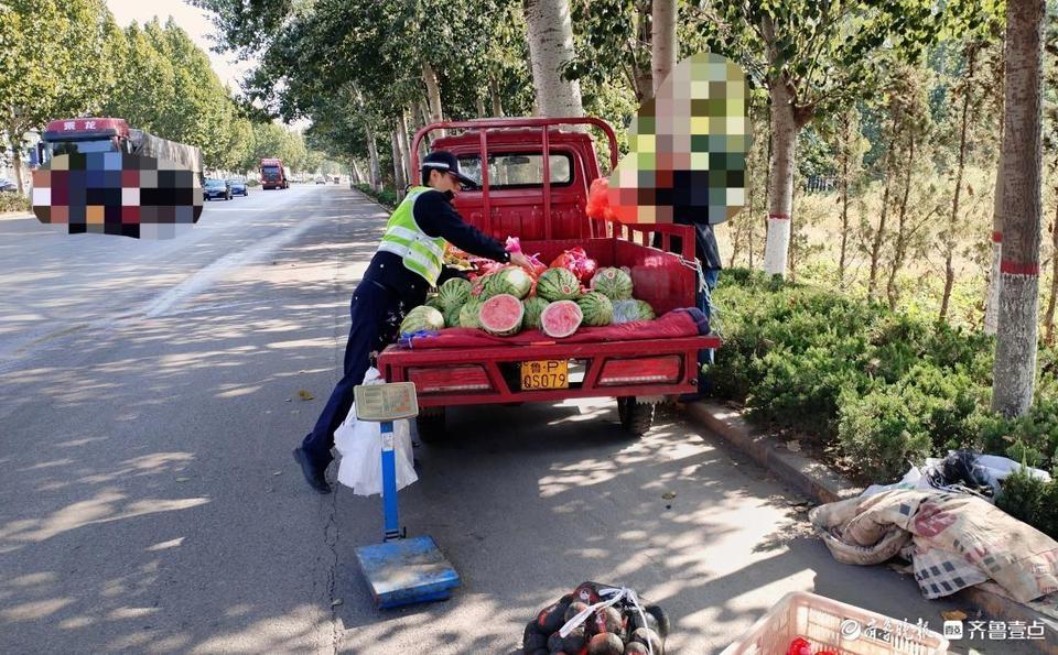 马路市场隐患大，冠县交警全力整治保平安  第2张