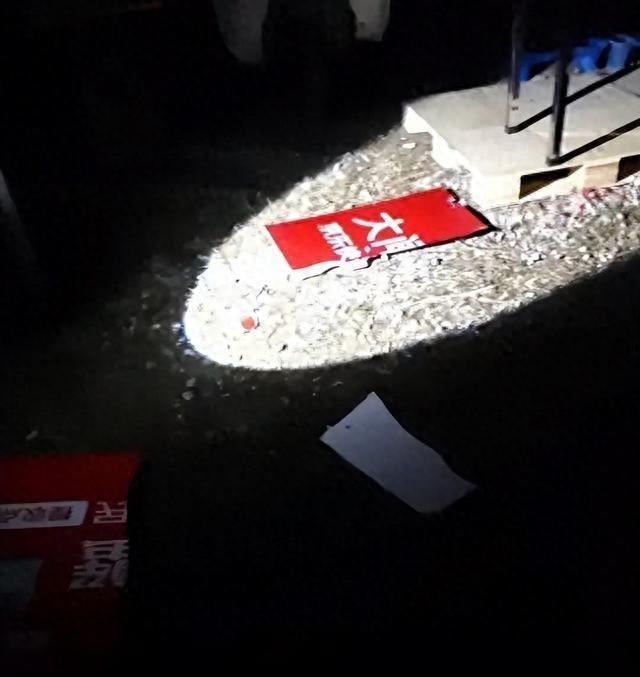 快递公司为损毁对手财物的员工颁发特殊贡献奖，你敢信？  第1张