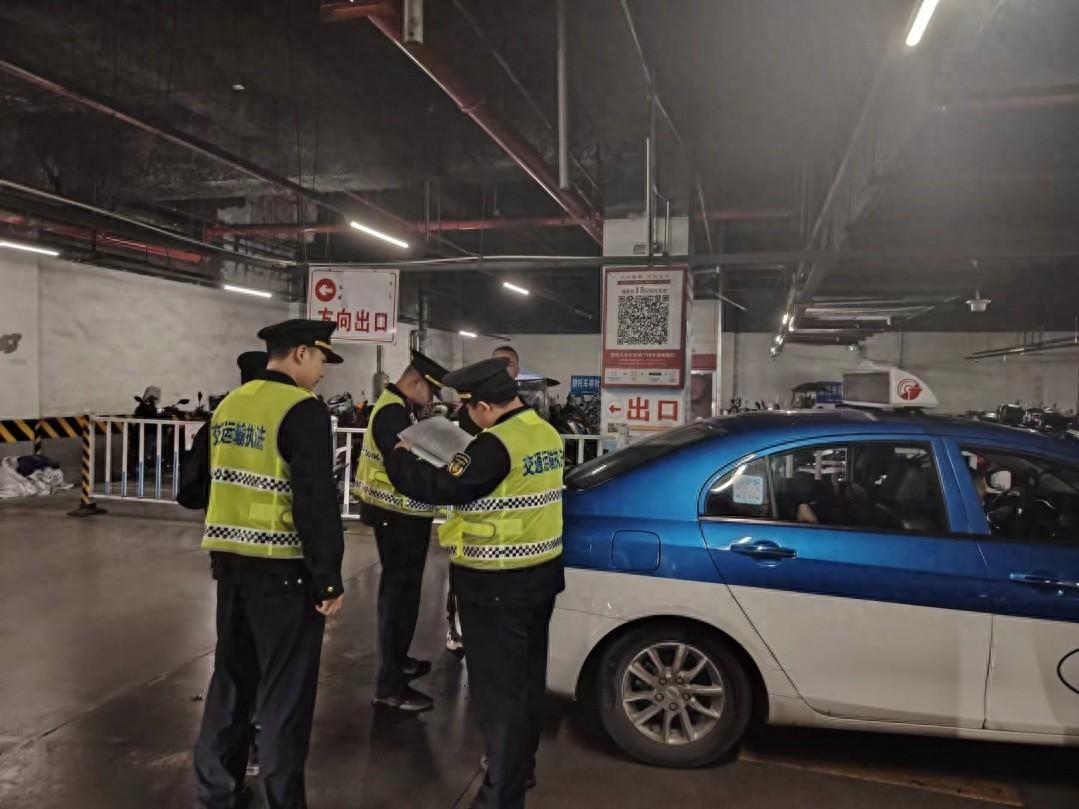 数字执法显神威！贵阳北站整治喊客拉客，高效维护运输市场秩序  第1张