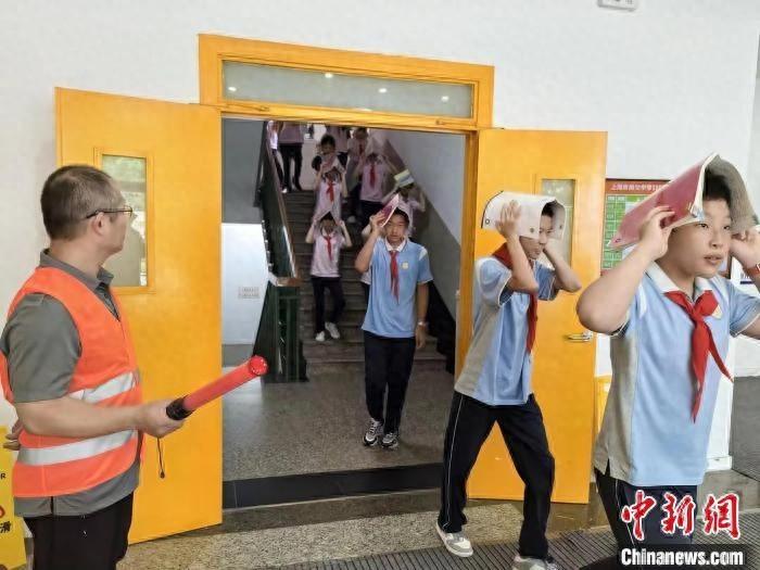 120 秒！国际减灾日，看尚文中学师生如何快速避险  第1张