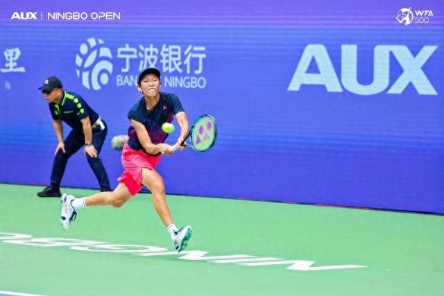 中国金花尤晓迪 2:0 战胜澳大利亚选手韩天遇，成功晋级 2024 宁波网球公开赛正赛