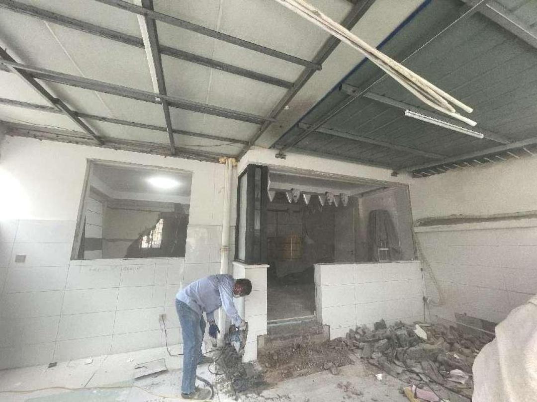 凤凰二社区一住户竟为扩客厅敲除承重墙，安全隐患引人忧  第2张