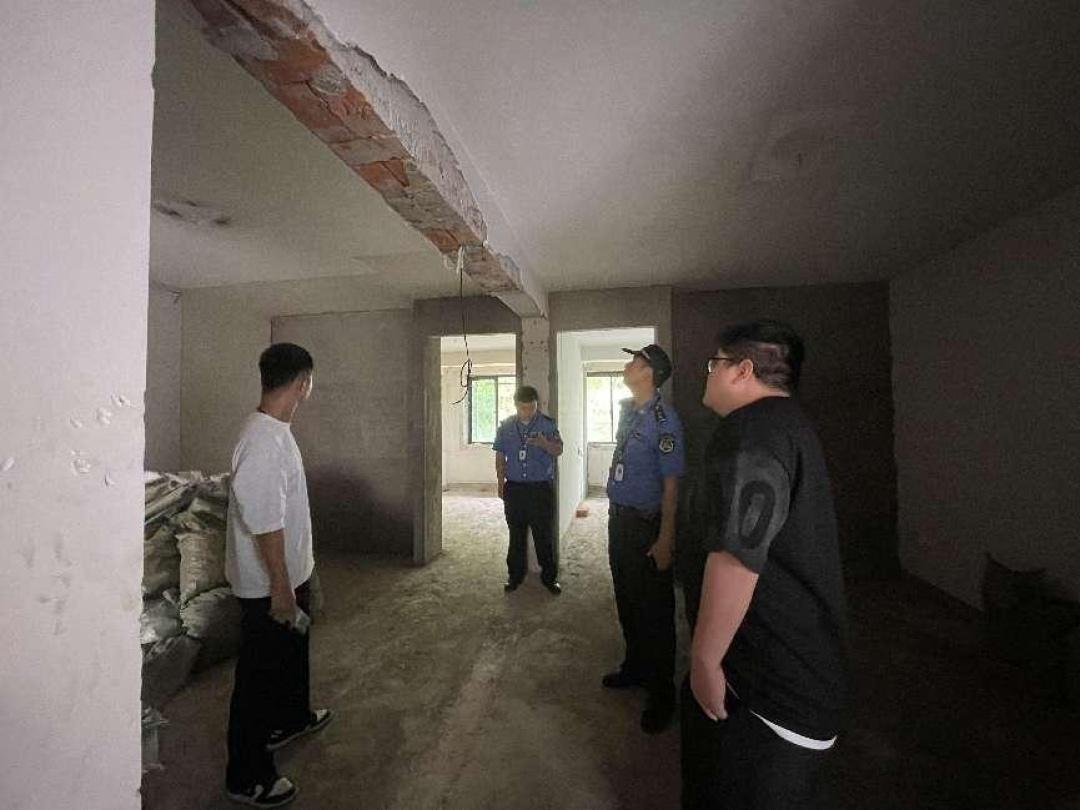 凤凰二社区一住户竟为扩客厅敲除承重墙，安全隐患引人忧  第3张