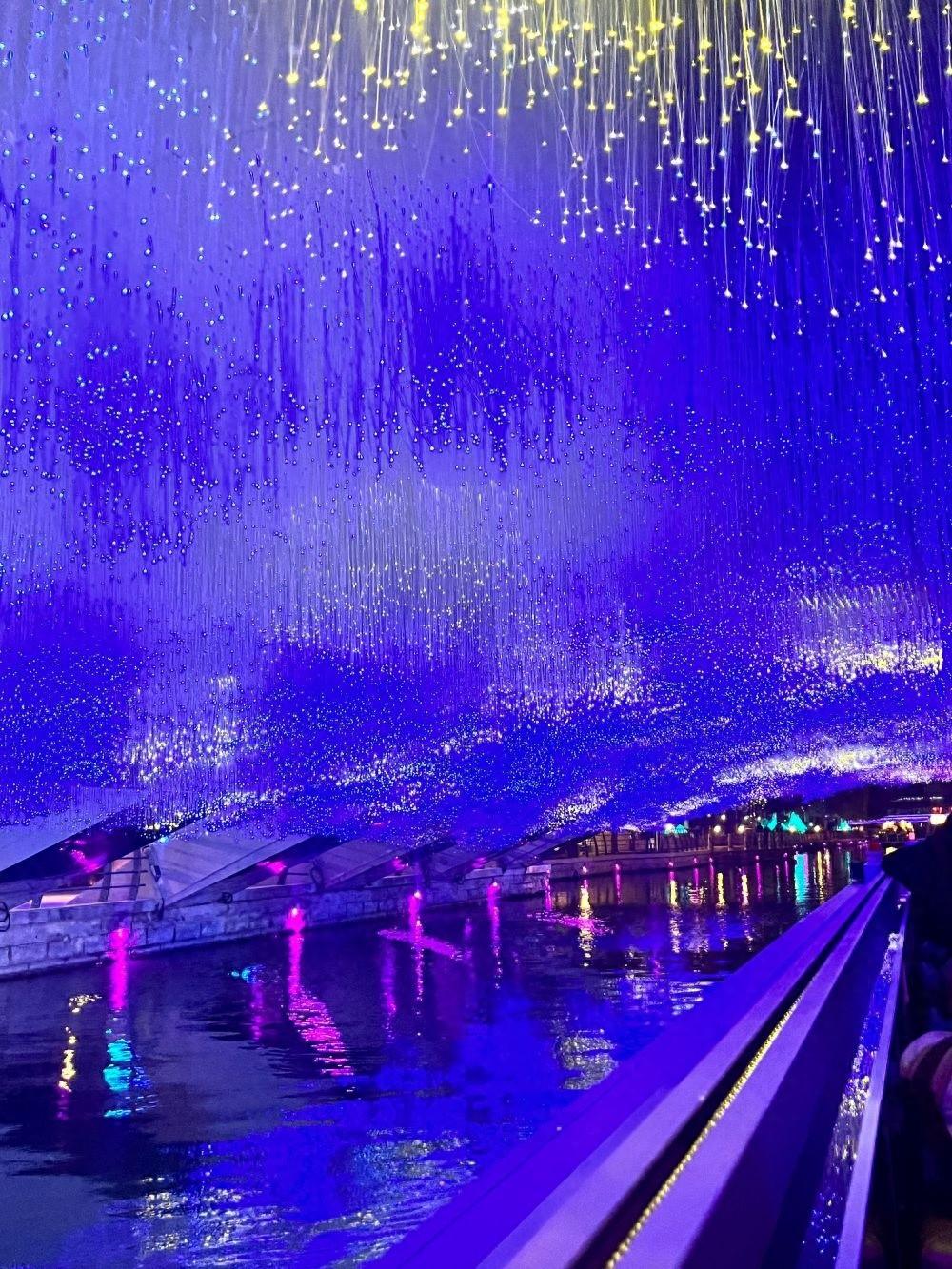 亮马河国际风情水岸：梦幻夜景与多元休闲的完美融合