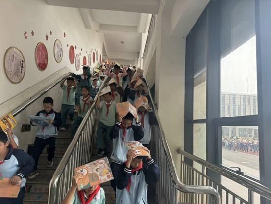 全校师生齐演练，防震减灾保安全  第5张