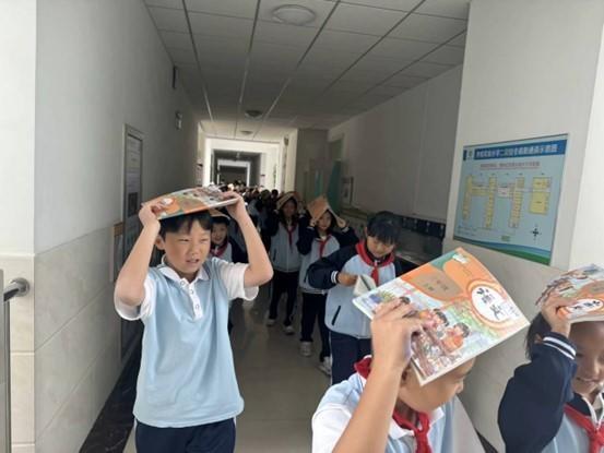全校师生齐演练，防震减灾保安全  第6张