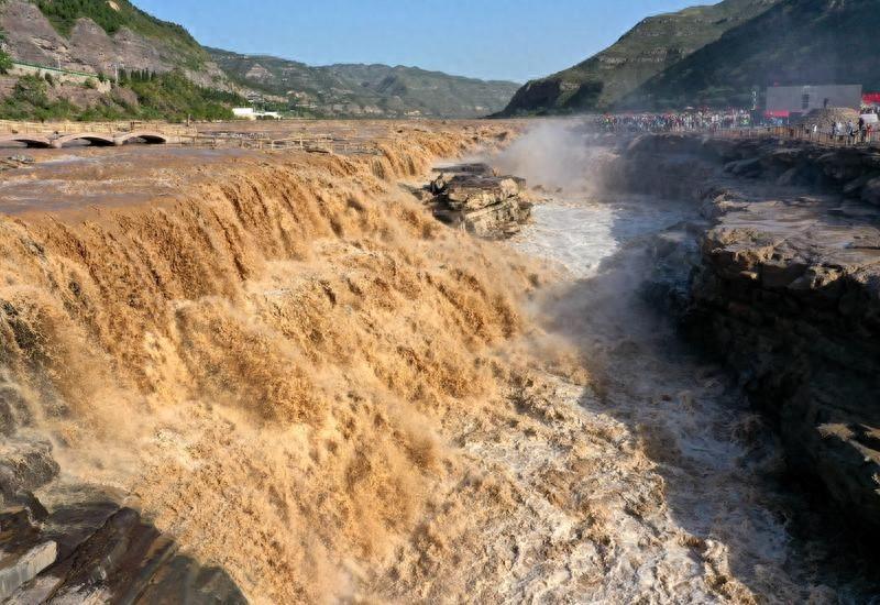 黄河壶口瀑布水量丰沛，绵延百米壮美瀑布群，你还不来看看？  第1张