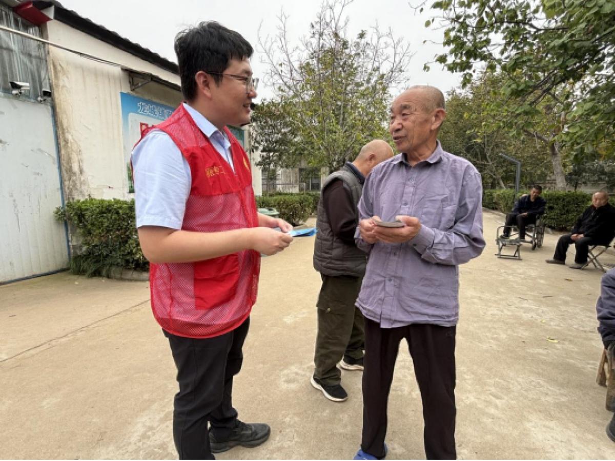 重阳节义诊，漯河市骨科医院用行动诠释尊老爱老  第1张