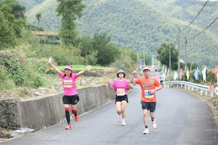 2024 三花杯新昌环巧英湖半程马拉松赛，700 余名跑友齐聚小将镇，你参加了吗？  第4张