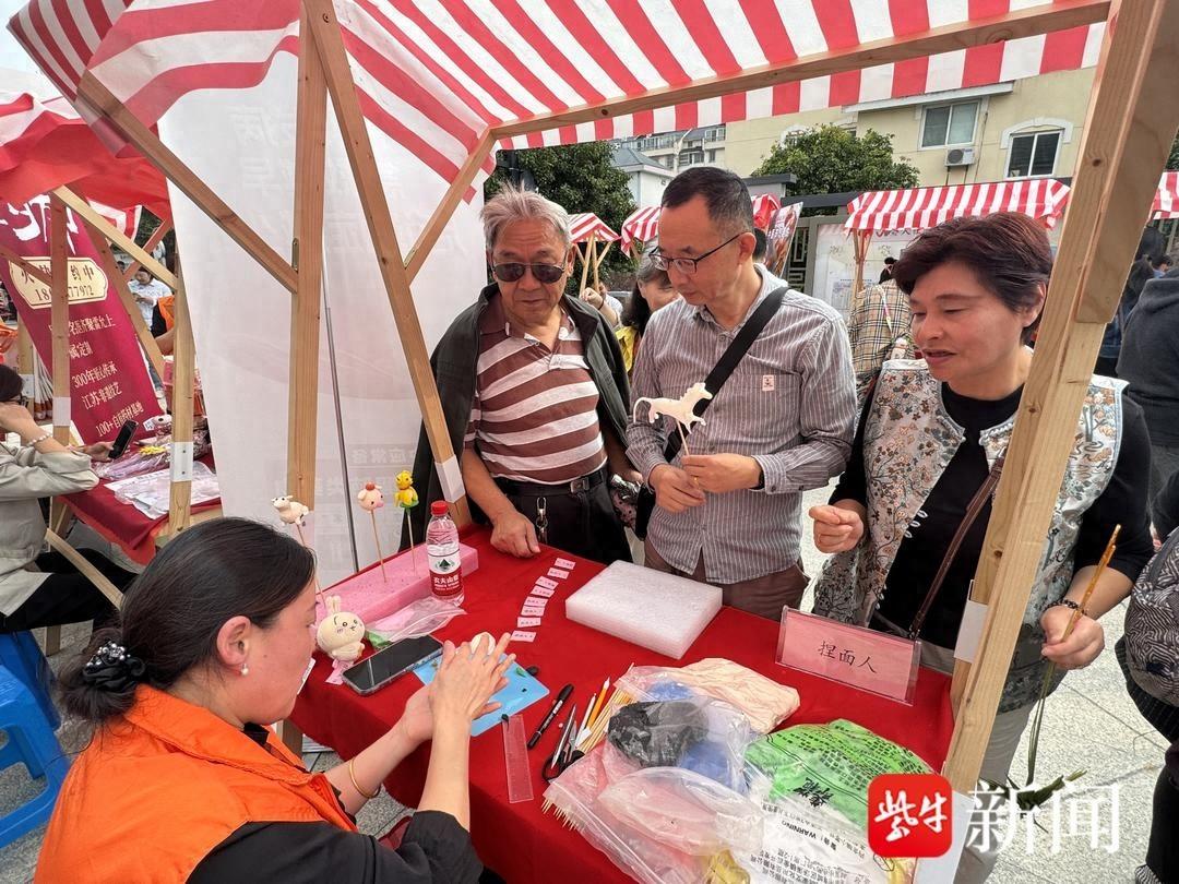 快来体验！非遗摊位亮相苏州便民集市，老人们纷纷点赞  第1张