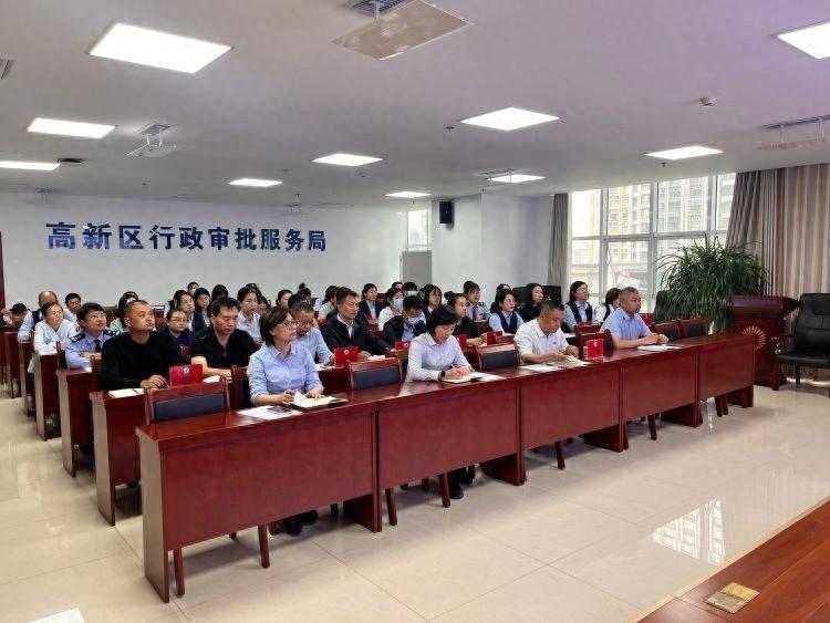 10 月 18 日，淄博高新区开展红火炬政务服务帮办代办工作培训会，56 人参加  第1张