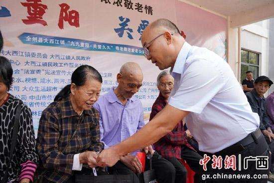 广西全州县大西江镇：8 年坚持公益活动，为高龄老人送上温暖与祝福  第2张