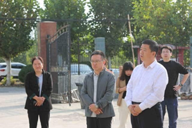 区委宣传部领导带队调研五峰山街道宣传思想文化工作，成果获充分肯定  第1张