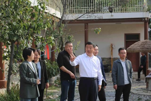 区委宣传部领导带队调研五峰山街道宣传思想文化工作，成果获充分肯定  第2张