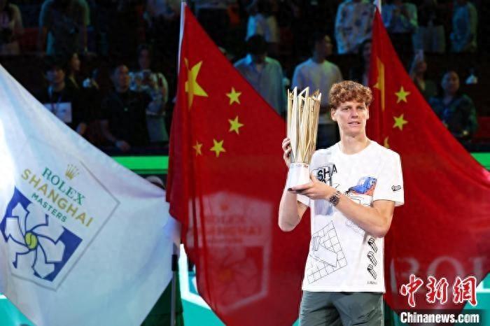 2024 年 ATP 上海网球大师赛：辛纳 2:0 战胜德约科维奇，首夺冠军  第1张