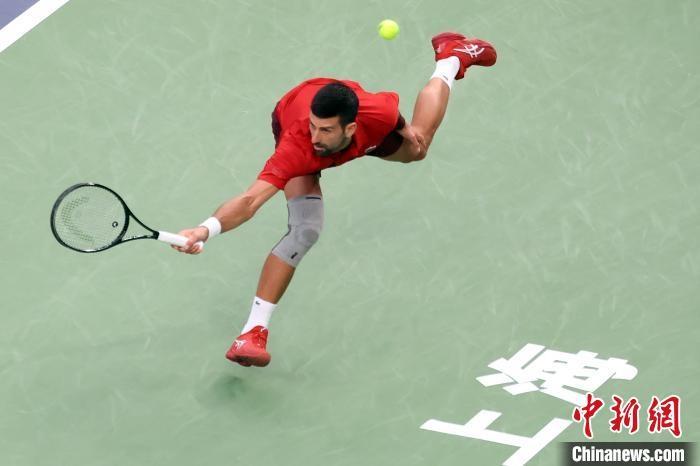 2024 年 ATP 上海网球大师赛：辛纳 2:0 战胜德约科维奇，首夺冠军  第3张