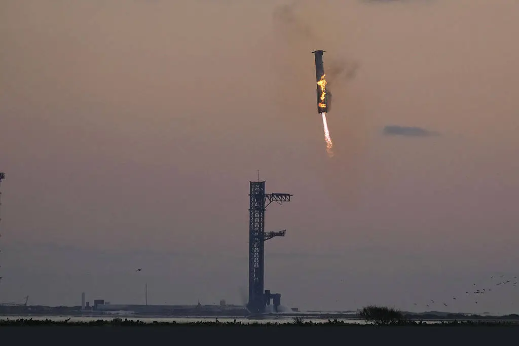 美国星舰第五次试飞成功！筷子夹住火箭技术震撼全球  第2张