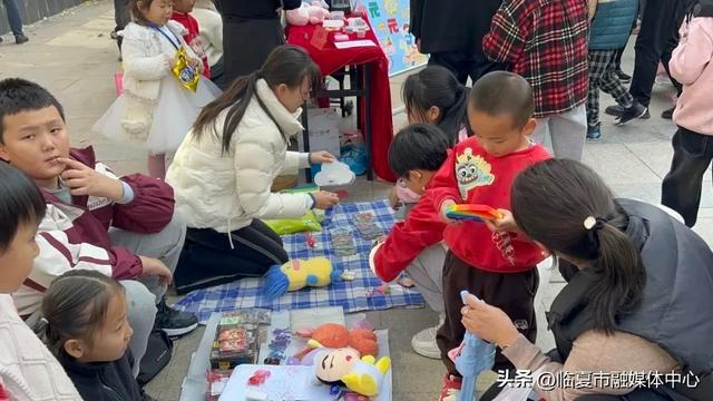 临夏州妇联携手海伦倍优举办筑梦公益爱心义卖活动，现场宛如欢乐海洋  第11张