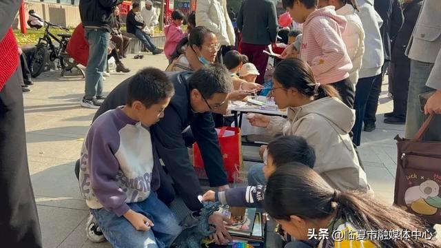 临夏州妇联携手海伦倍优举办筑梦公益爱心义卖活动，现场宛如欢乐海洋  第10张