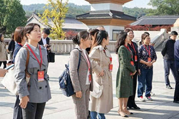 政协委员奉化溪口视察，建言献策助力地域文化传承与发展