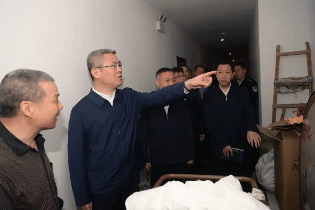 江西省副省长袁勤华四不两直，深入新余市渝水区暗访九小场所消防安全整改治理工作  第2张