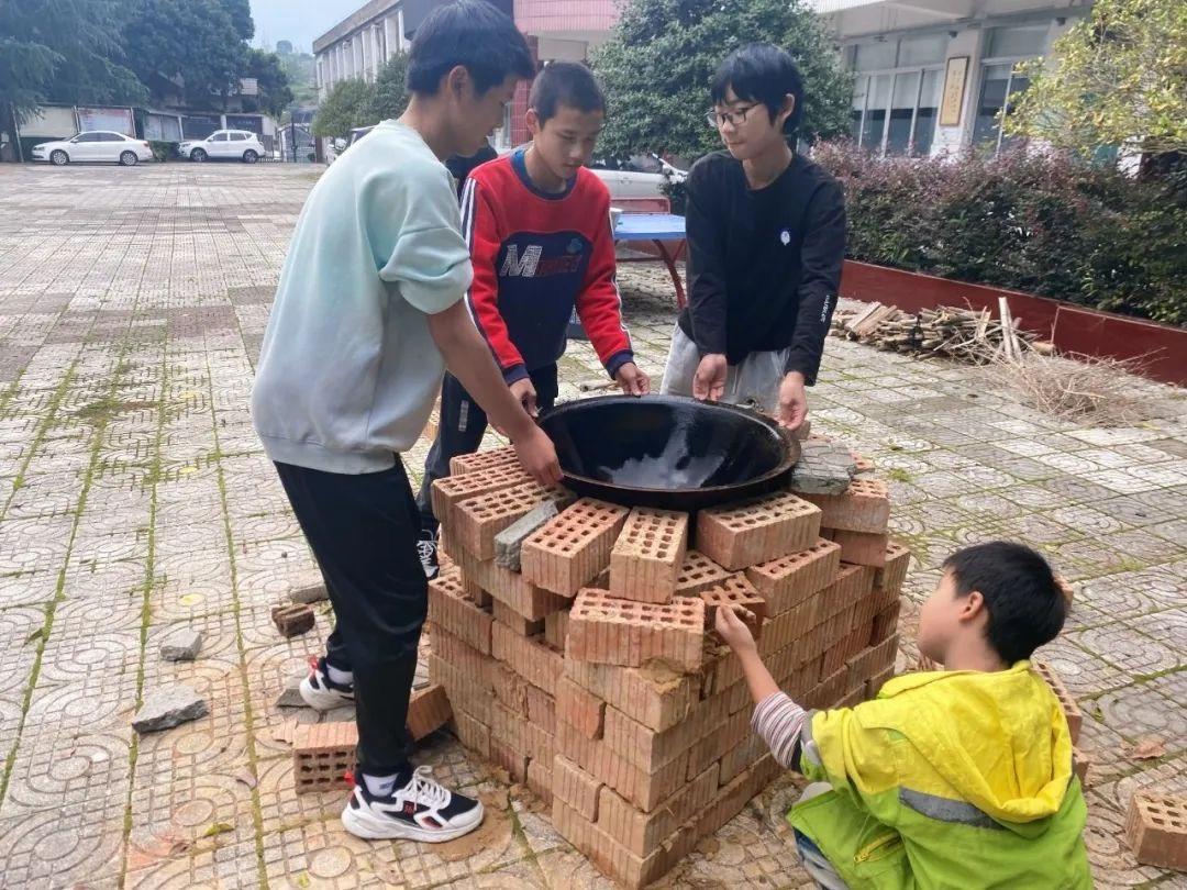 天台县南屏学校组织‘灶’趣无穷‘薯’你最乐劳动实践活动  第2张