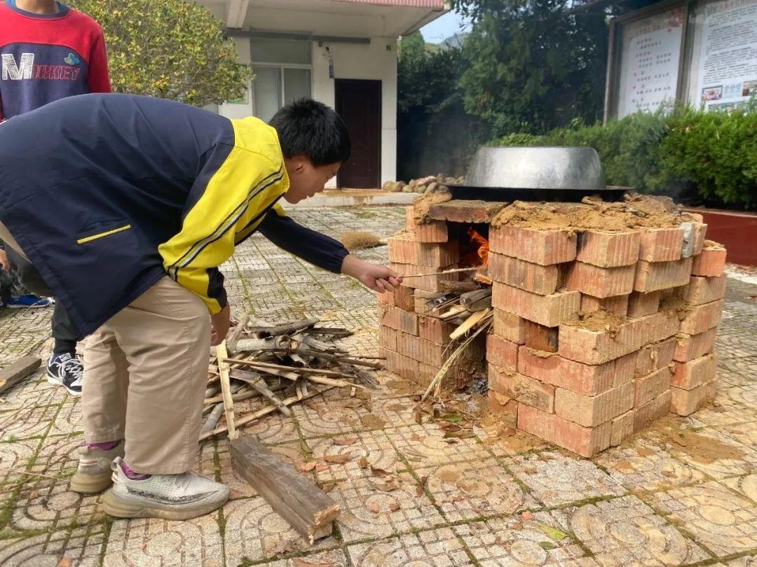 天台县南屏学校组织‘灶’趣无穷‘薯’你最乐劳动实践活动  第4张