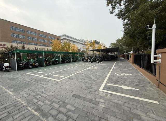 垂杨柳医院东门外乱象丛生，联合整治后交通秩序得以改观  第2张