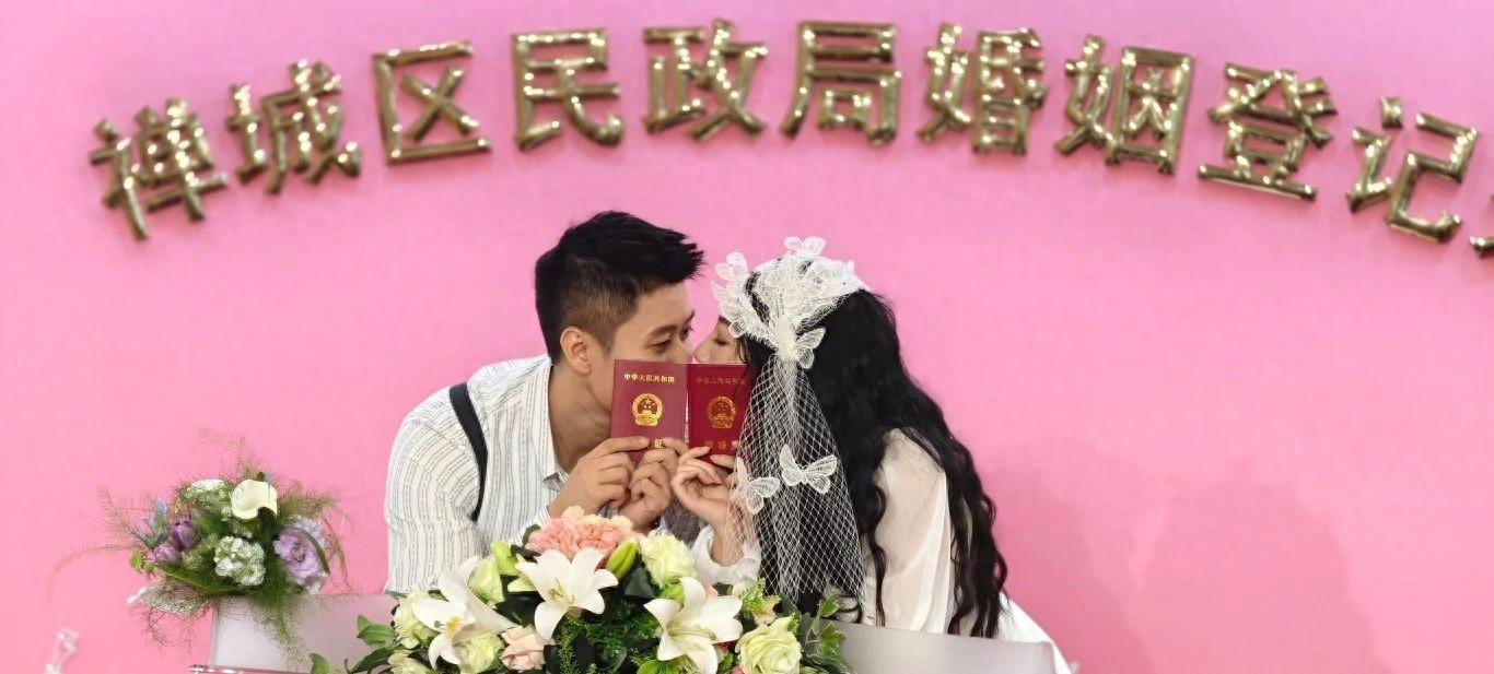 11 月 日，608 对新人告别单身，步入婚姻殿堂  第1张