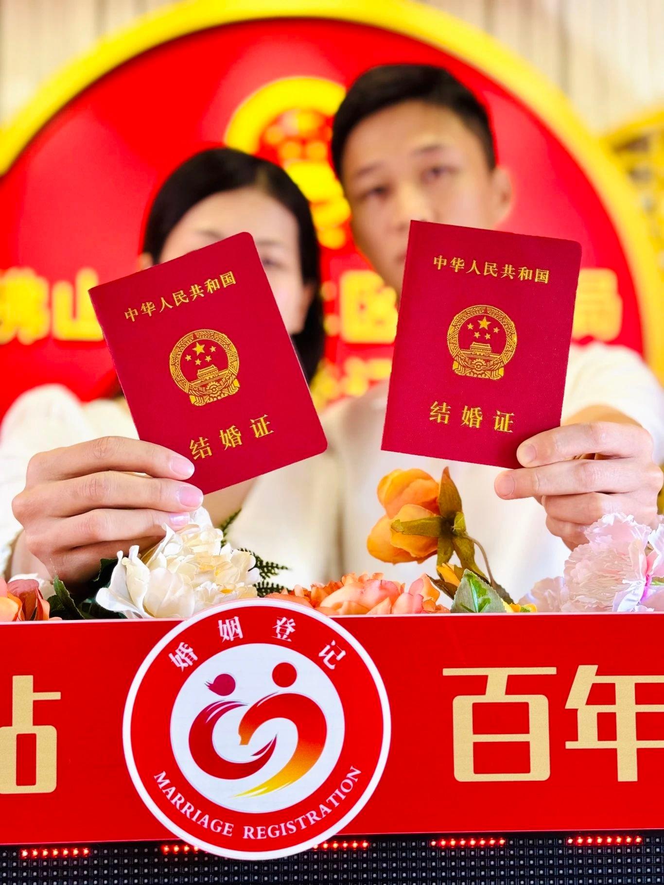 11 月 日，608 对新人告别单身，步入婚姻殿堂  第2张
