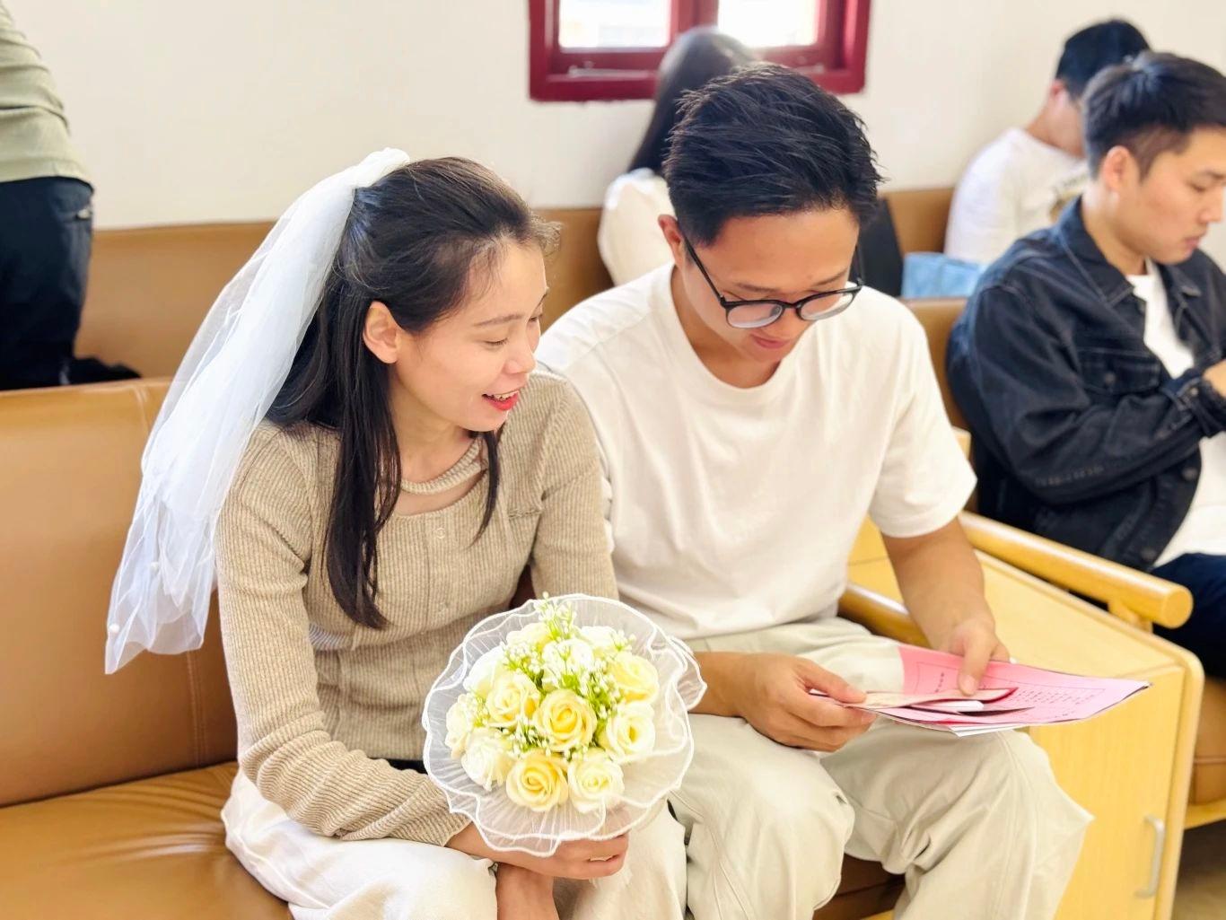 11 月 日，608 对新人告别单身，步入婚姻殿堂  第3张
