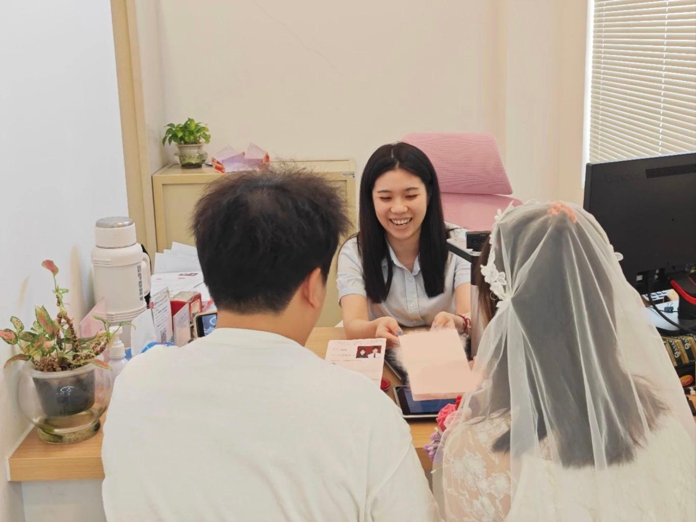 11 月 日，608 对新人告别单身，步入婚姻殿堂  第5张