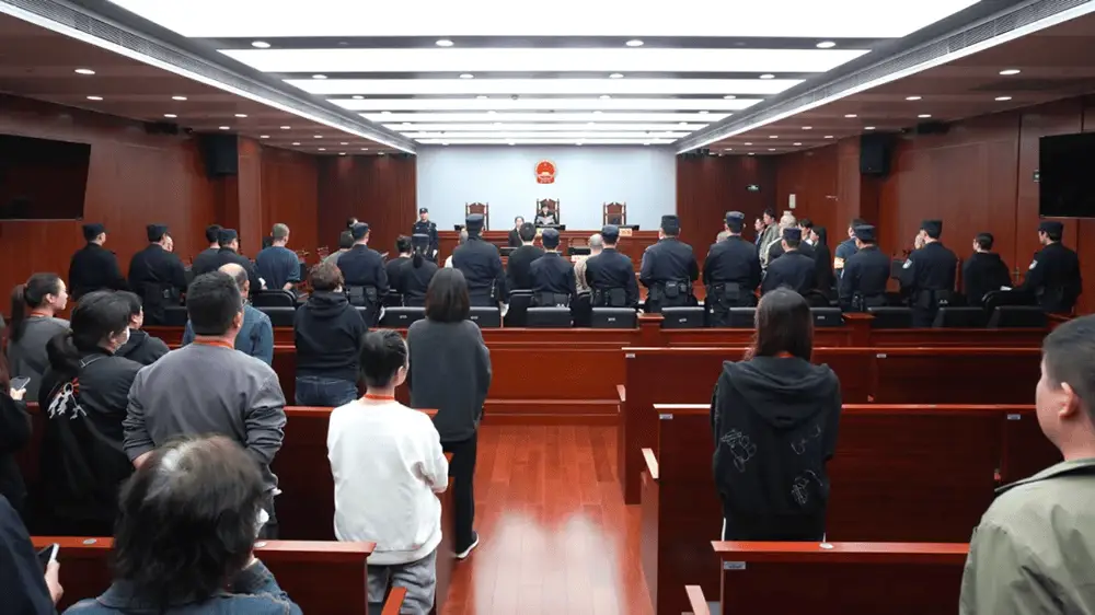 上海二中院公开宣判汽车团购特大合同诈骗案，14 人获刑  第1张