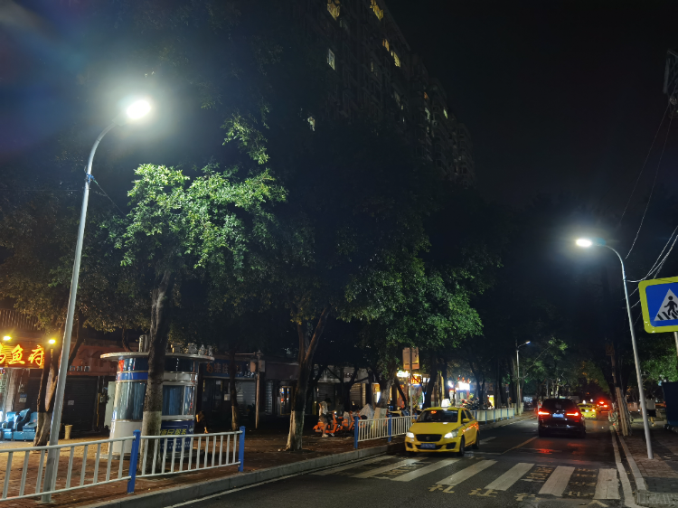 家门口路灯点亮，居民出行安全无忧！沙坪坝区城市管理局精准整治暗盲区  第2张