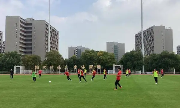 杭州足球学院正式挂牌，未来将为中小学足球教育事业输送优秀师资队伍  第2张