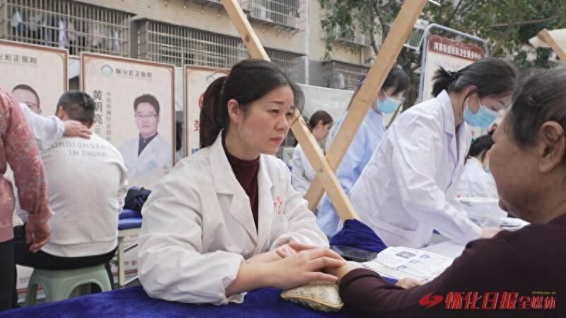 怀化长泥坡新村因发型师晓华走红，中医义诊活动成独特窗口，你还不来打卡？
