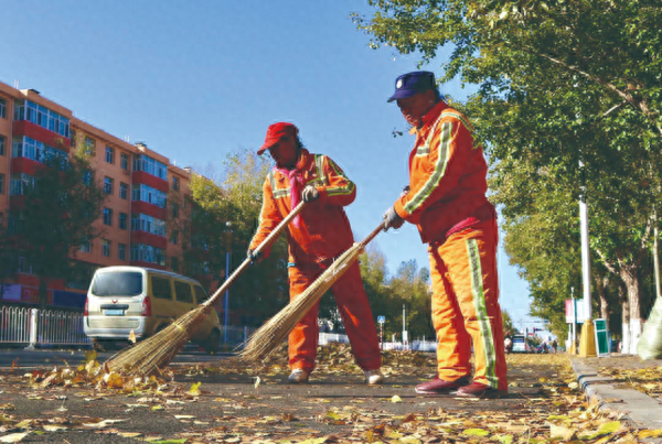 62 岁环卫工人李焕焕：用扫帚守护城市的诗意与整洁