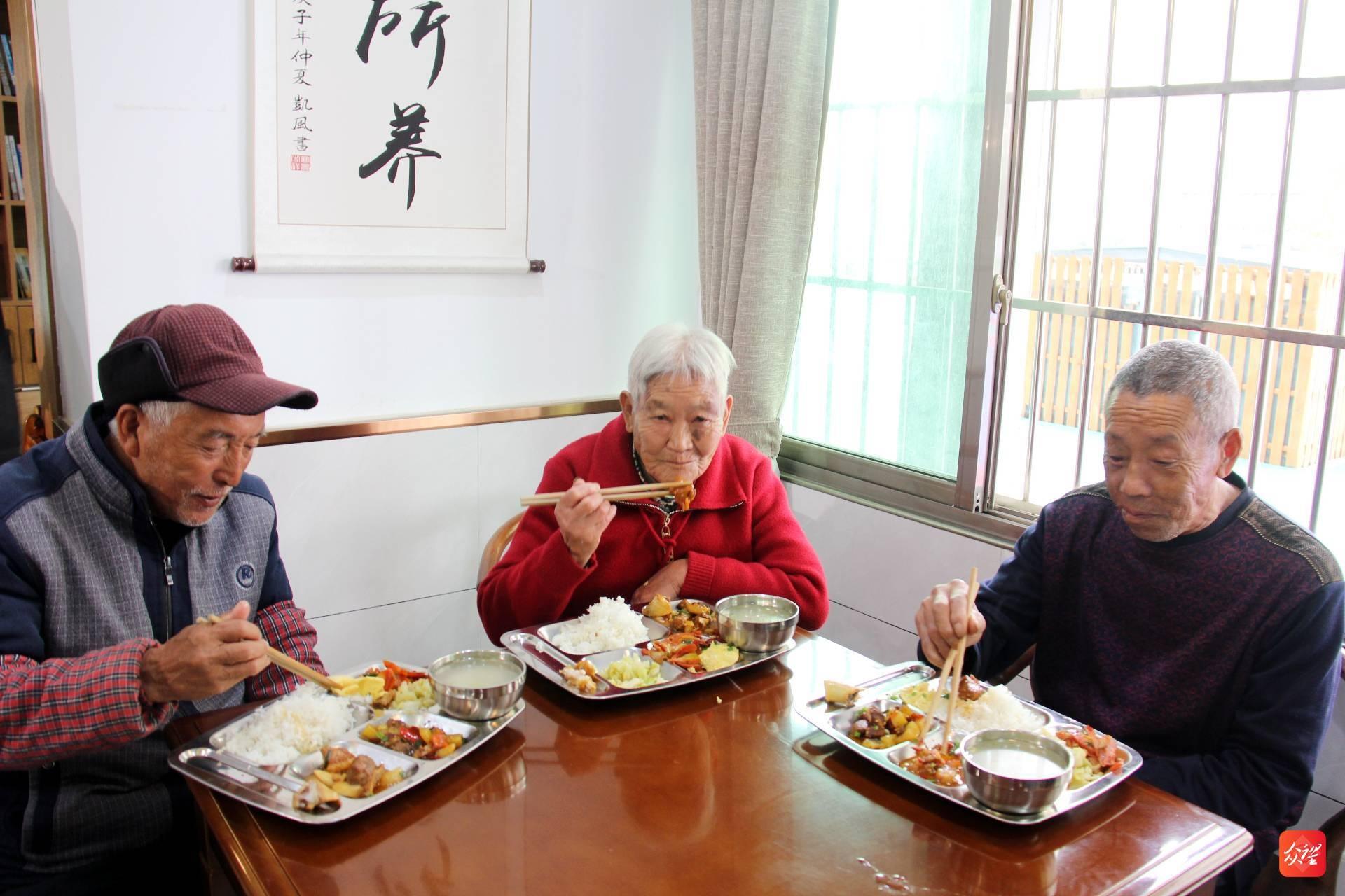 碧江区灯塔街道矮屯社区助老食堂：让搬迁老人乐享舌尖上的幸福  第5张