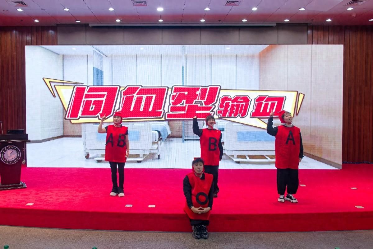 武汉一高校上演沉浸式无偿献血公益主题思政课，你参加了吗？  第1张