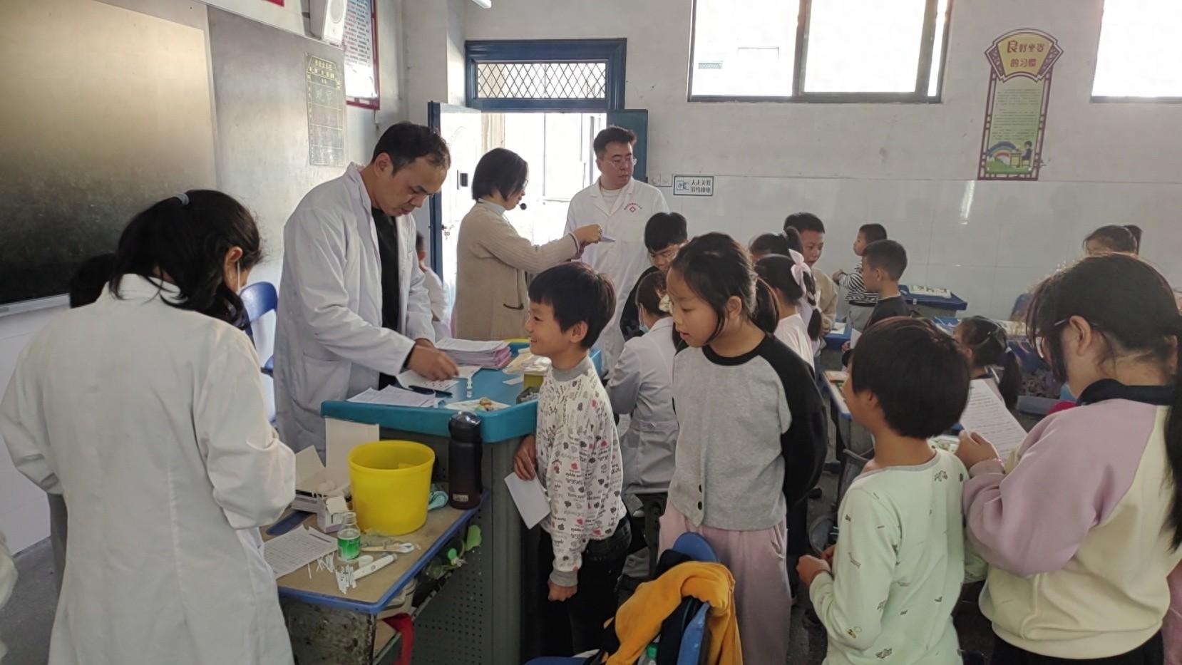 濂溪区姑塘镇卫生院为学生免费筛查乙肝抗体，保障学生身体健康