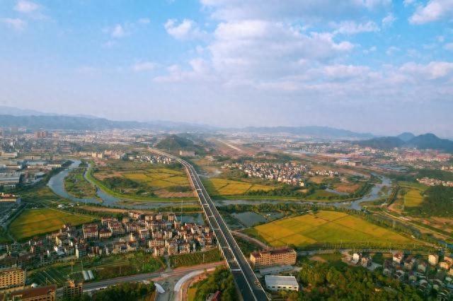 义东高速南市至南马段主线沥青路面全部施工完成，通车进入最后冲刺阶段