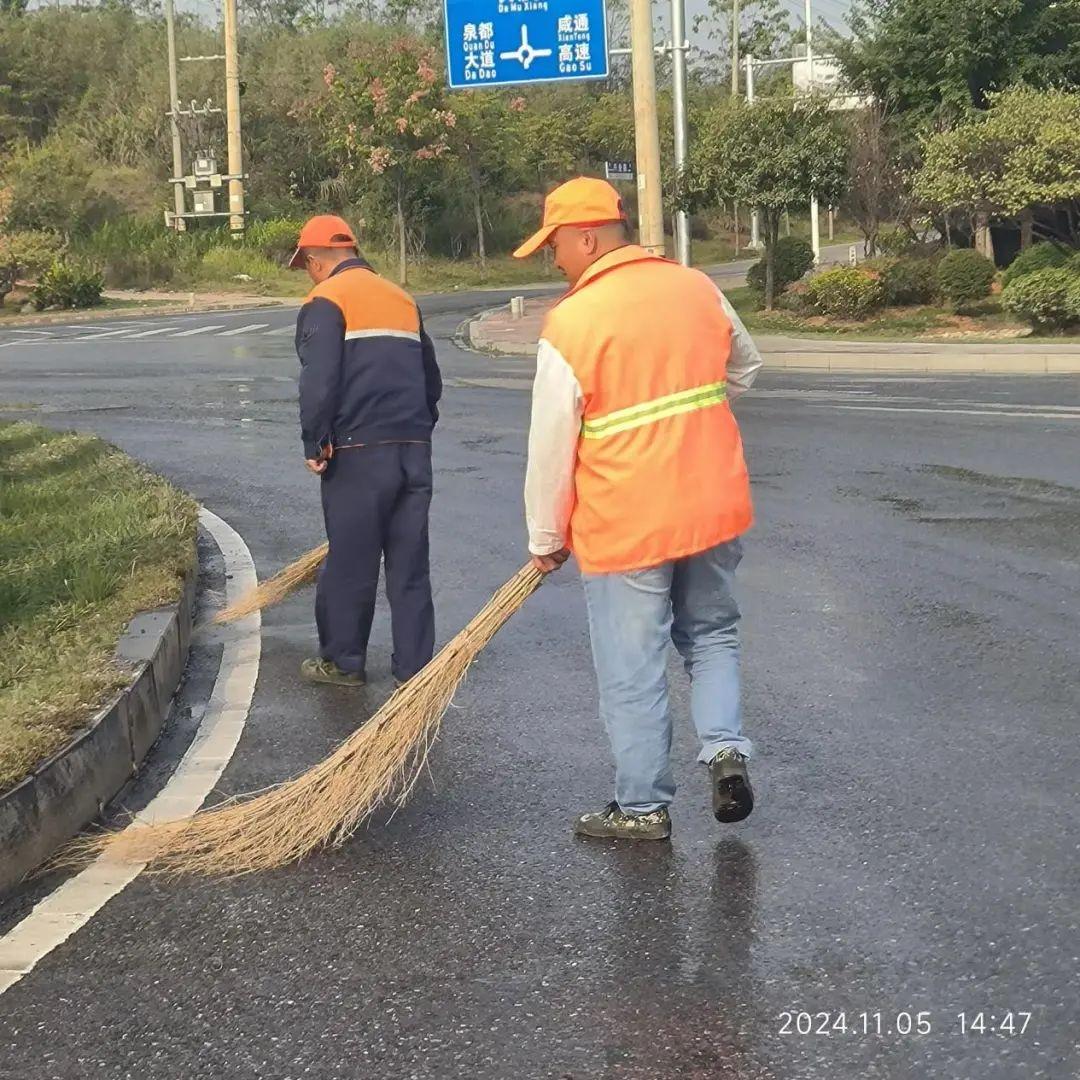 咸安区公路管理局全员上阵，打响国省干线公路大气污染防治攻坚战  第3张