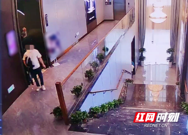 不随礼金还白吃白喝，竟还盗走 4 瓶白酒，这两人咋想的？  第2张