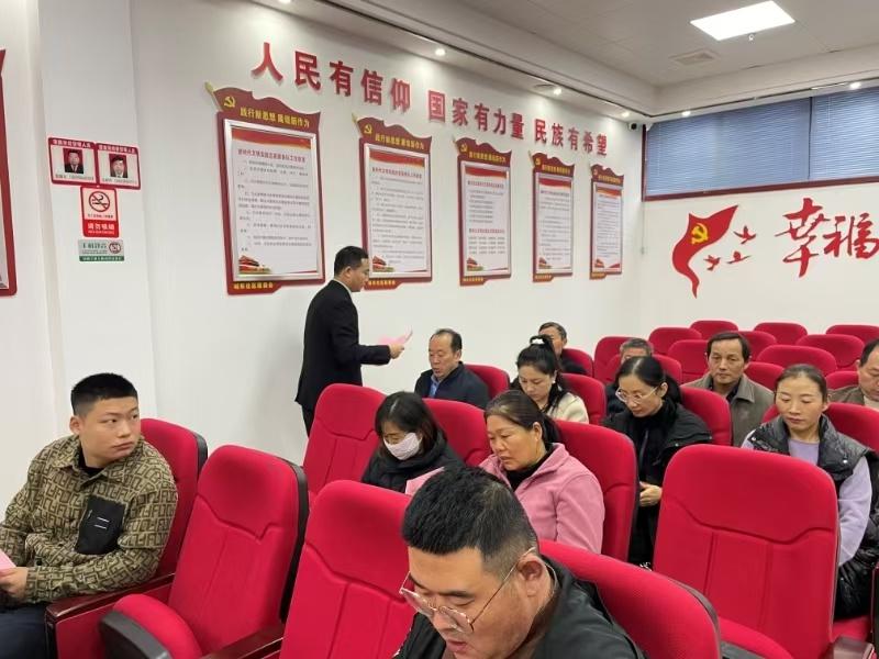 公交公司走进社区宣传绿色出行，居民：这种服务方式真是太好了  第2张