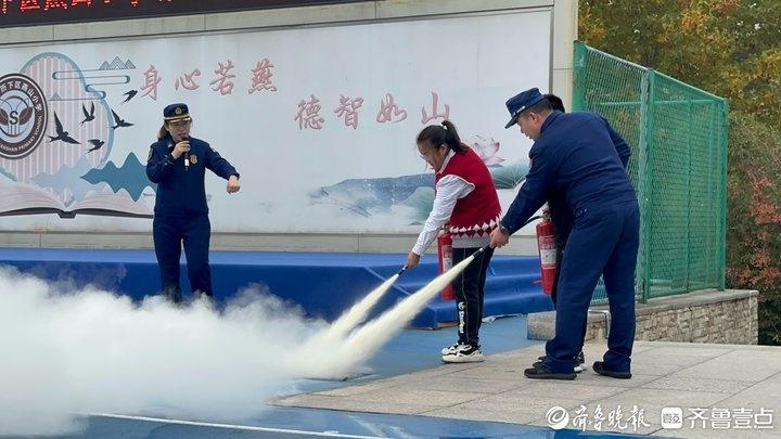 历下区燕山小学消防演练：惊心动魄！同学们竟能如此冷静应对  第3张