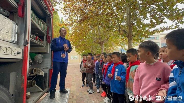 历下区燕山小学消防演练：惊心动魄！同学们竟能如此冷静应对  第4张