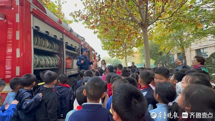 历下区燕山小学消防演练：惊心动魄！同学们竟能如此冷静应对  第5张