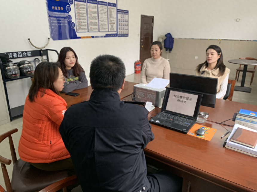 哈尔滨警方深入社区，召开打击整治网络谣言研讨会，居民代表踊跃发言