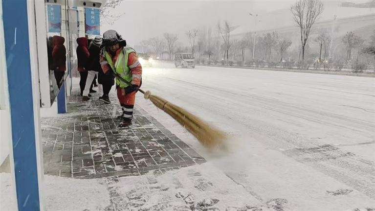 呼和浩特大雪来袭，环卫工人如何迅速应对？揭秘智慧清雪指挥平台的神奇力量  第3张