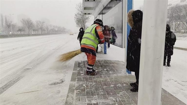 呼和浩特大雪来袭，环卫工人如何迅速应对？揭秘智慧清雪指挥平台的神奇力量  第4张